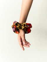 SILK SCRUNCHIE/ OLIVE + ORANGE