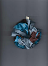 SILK SCRUNCHIE/ BLUE + BROWN